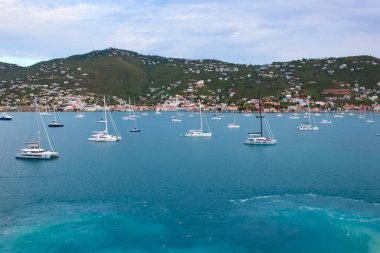 St. Thomas, USVI. Charlotte Amelie 'deki Heavensight yolcu gemisi rıhtımı ABD Virgin Adalarından birinde..