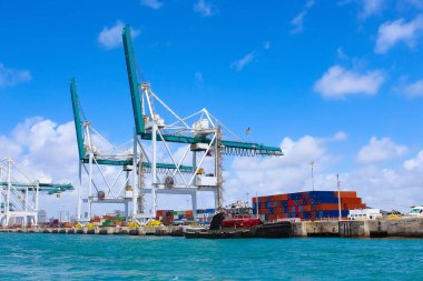 Miami Limanı, Amerika 'nın en büyük kargo limanlarından biri..