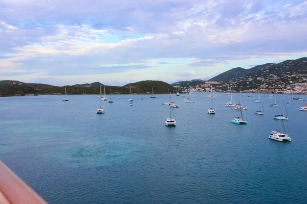 St. Thomas, USVI. Charlotte Amelie 'deki Heavensight yolcu gemisi rıhtımı ABD Virgin Adalarından birinde..