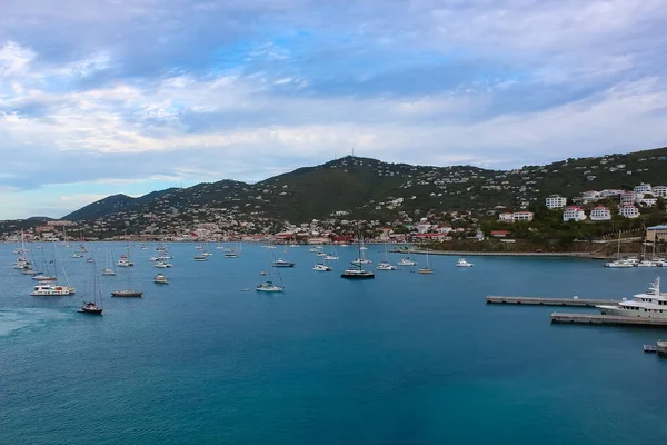 St. Thomas, USVI. Charlotte Amelie 'deki Heavensight yolcu gemisi rıhtımı ABD Virgin Adalarından birinde..