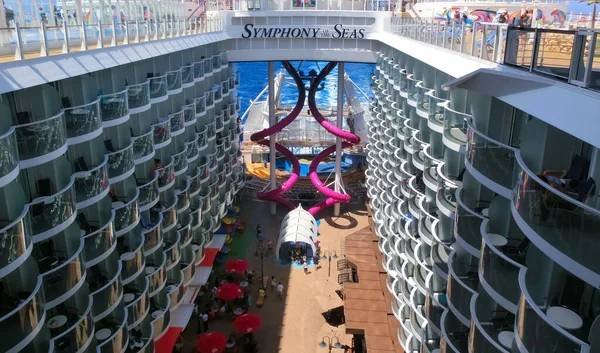 Майами Сша Апреля 2022 Интерьер Boardwalk Круизном Лайнере Symphony Seas — стоковое фото