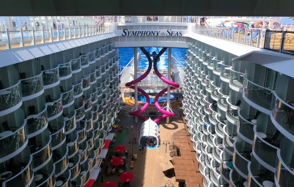 Miami Usa April 2022 Het Interieur Van Boardwalk Cruiseschip Symphony — Stockfoto