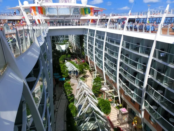 Miami Usa 2022 Április Central Park Cruise Liner Ship Symphony — Stock Fotó