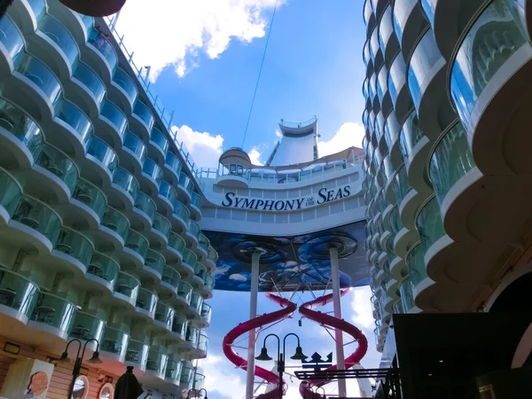 Miami Estados Unidos Abril 2022 Interior Boardwalk Cruise Liner Symphony —  Fotos de Stock