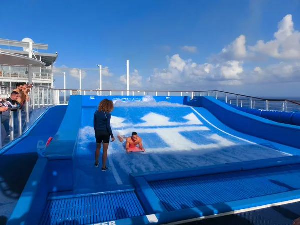 Miami Eua Abril 2022 Passageiros Jogos Piscina Bares Diversão Livre — Fotografia de Stock