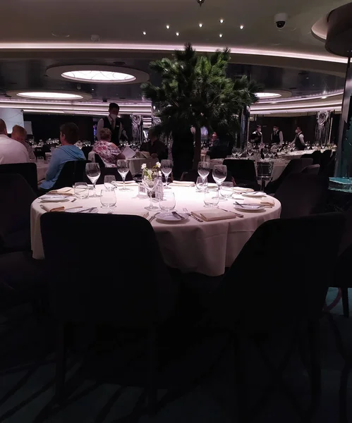 Майами Сша Апреля 2022 Интерьер Ресторана Grande Restaurant Столики Блюдами — стоковое фото