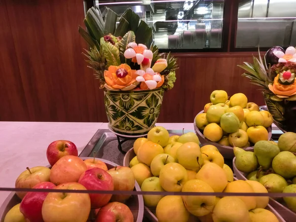 Miami Abril 2022 Tallar Frutas Verduras Línea Buffet Bordo Nuevo — Foto de Stock