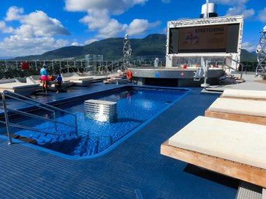 Puerto Plata, Dominik Cumhuriyeti - 4 Mayıs 2022: İtalya 'da inşa edilen en büyük yolcu gemisi olan MSC Seashore' un yeni sancak gemisi.