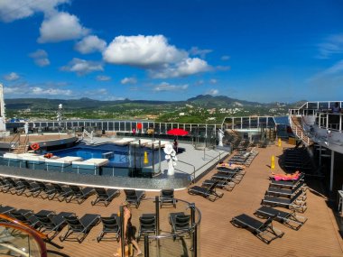 Puerto Plata, Dominik Cumhuriyeti - 4 Mayıs 2022: İtalya 'da inşa edilen en büyük yolcu gemisi olan MSC Seashore' un yeni sancak gemisi.