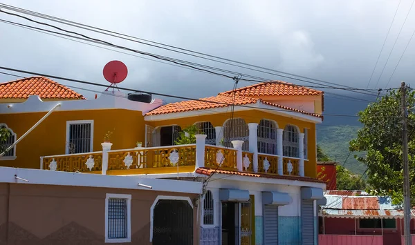 多米尼加共和国普拉塔港市中心的多彩的建筑物 — 图库照片