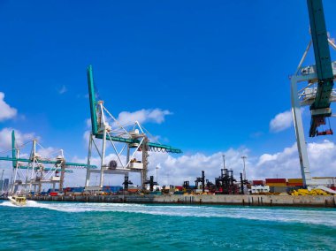 Miami Limanı, Amerika 'nın en büyük kargo limanlarından biri..