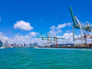 Miami Limanı, Amerika 'nın en büyük kargo limanlarından biri..