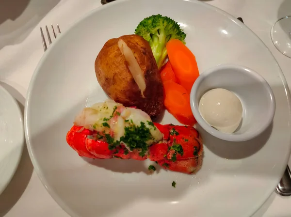 Der Hummer Beim Abendessen Abstrakten Kreuzfahrtschiff Restaurant — Stockfoto