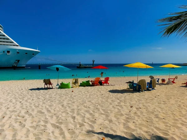 Bahamalar Daki Ocean Cay Adası Ndaki Beyaz Kumsal Mavi Beyaz — Stok fotoğraf