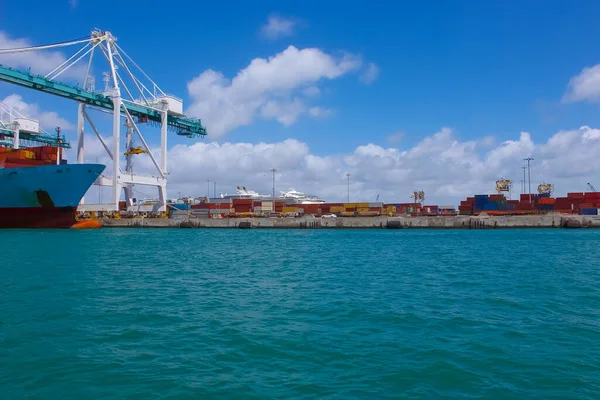 Miami Limanı, Amerika 'nın en büyük kargo limanlarından biri..