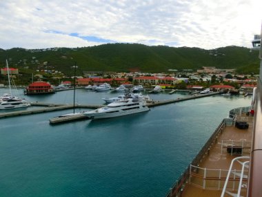 St. Thomas, USVI. Charlotte Amelie 'deki Heavensight yolcu gemisi rıhtımı ABD Virgin Adalarından birinde..