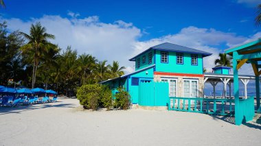 Cococay manzarası, Bahamalar 'daki ada, misafirlerin günü eğlenerek geçirdiği yer..