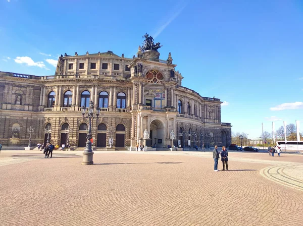 Dresde Alemania Abril 2022 Vista Frontal Del Teatro Ópera — Foto de Stock
