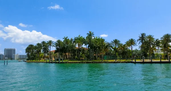 美国佛罗里达州迈阿密海滩的豪华豪宅 — 图库照片