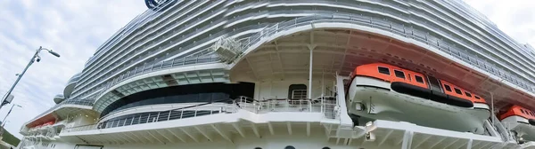 Abstract Cruiseschip Blauwe Lucht Buitenzicht — Stockfoto