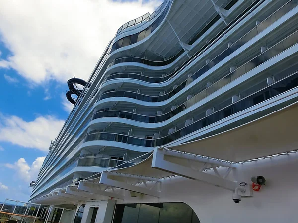 Abstract Cruise Ship Blue Sky Outdoor View — Stock Photo, Image