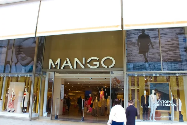 Francfort Sur Main Allemagne Avril 2022 Magasin Vêtements Mango Francfort — Photo