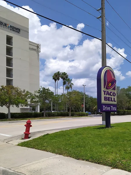 Miami Florida Abd Mayıs 2022 Taco Bell Mağazası Taco Bell — Stok fotoğraf