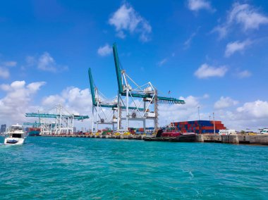 Miami Limanı, Amerika 'nın en büyük kargo limanlarından biri..