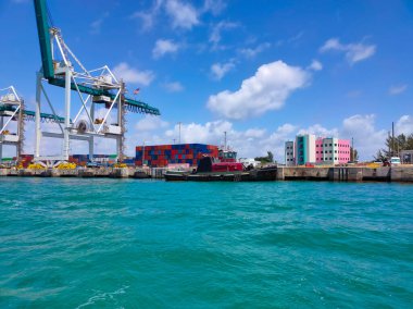 Miami Limanı, Amerika 'nın en büyük kargo limanlarından biri..