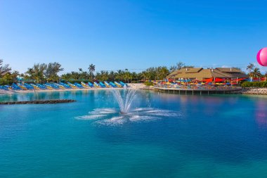 Cococay manzarası, Bahamalar 'daki ada, misafirlerin günü eğlenerek geçirdiği yer..