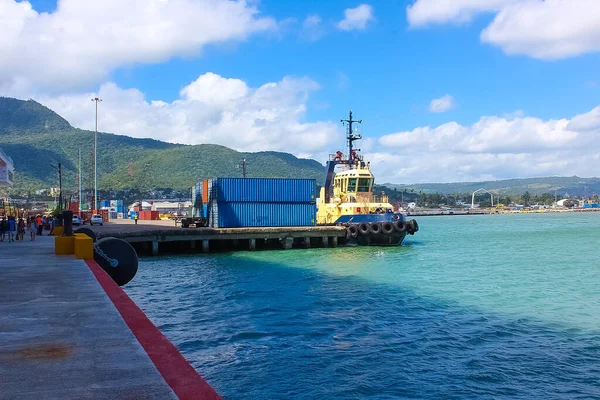 Πλοία Σκάφη Εμπορευματοκιβώτια Λιμάνι Puerto Plata Λιμάνι Και Αστικό Τοπίο — Φωτογραφία Αρχείου