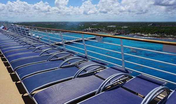Luxury Cruise Ship Deck Dia Ensolarado — Fotografia de Stock