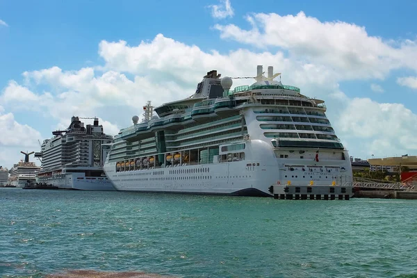 Miami Florida Abd Nisan 2022 Yolcu Gemileriyle Miami Limanı Miami — Stok fotoğraf