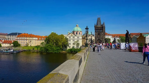 Prague Czech Republic May 2022 People Walking Historic Charles Bridge — Foto Stock