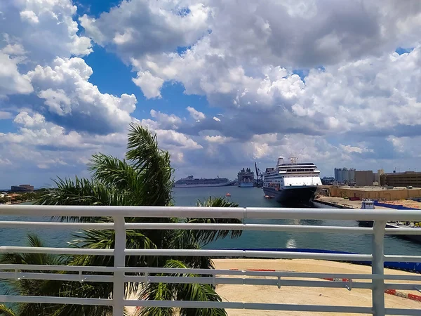 Fort Lauderdale Florida May 2022 Великий Круїзний Корабель Покидає Порт — стокове фото