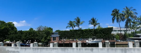 Fort Lauderdale Florida May 2022 Typical Apartment Buildings Road Foreground — Fotografia de Stock