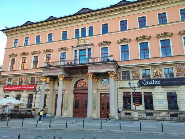 Wroclaw Poland April 2022 People Going Old Town Hall Building — Stock fotografie