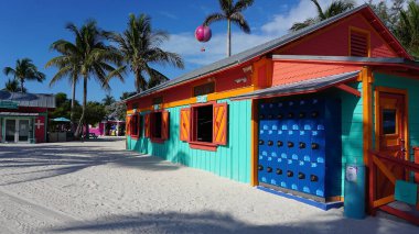 Coco Cay, Bahamalar - 29 Nisan 2022: Konukların günü eğlenerek geçirebileceği Bahamalar 'daki Cococay Adası.