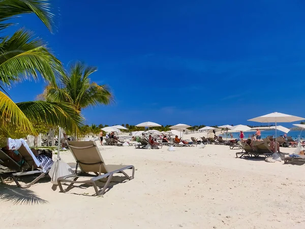 Ocean Cay Bahamas May 2022 People Resting Beach Ocean Cay — Stock fotografie