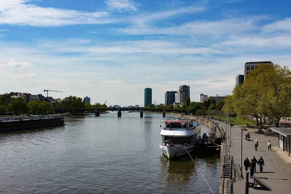 Frankfurt Main Germany April 2022 Ship Main River Frankfurt Urban — Photo