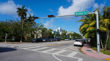 Miami, ABD - 24 Nisan 2022: Miami, Usa sokak manzarası 24 Nisan 2022