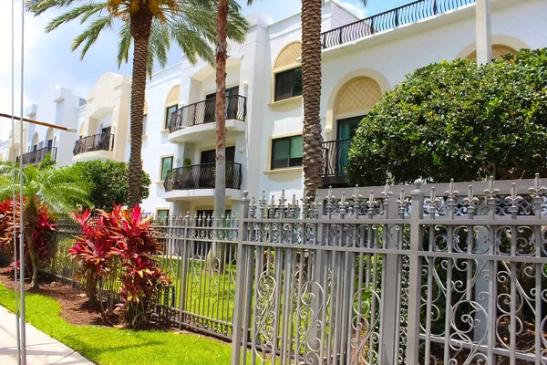 Lauderdale Sea Florida Usa May 2022 Typical Apartment Hotel Beach — Zdjęcie stockowe