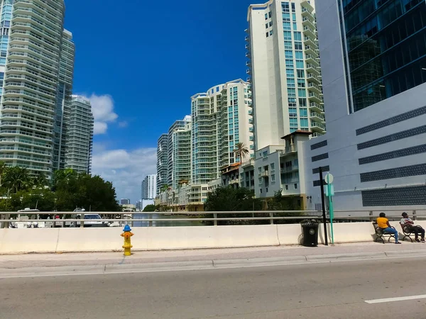Miami Usa April 2022 Modern Apartment Buildings Palm Trees Avenue —  Fotos de Stock