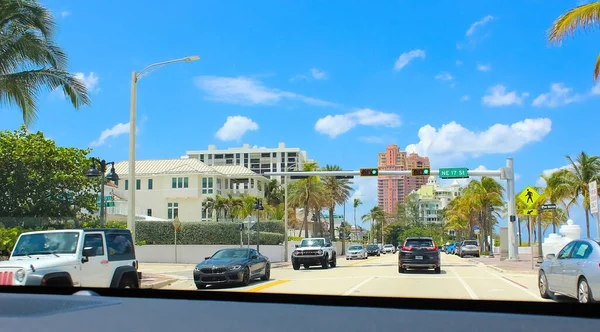 Fort Lauderdale Florida May 2022 Typical Apartment Buildings Road Foreground — Foto de Stock