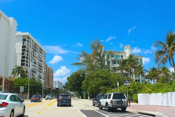 Fort Lauderdale Florida May 2022 Typical Apartment Buildings Road Foreground — Fotografia de Stock