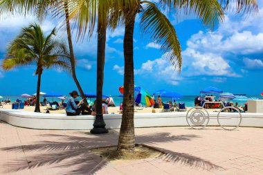 Fort Lauderdale, Florida, ABD - 08 Mayıs 2022 Las Olas Bulvarı yakınlarındaki Fort Lauderdale Plajı.