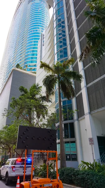 Маямі Сша Квітня 2022 Року Сучасні Житлові Будинки Пальмами Авеню — стокове фото