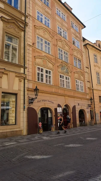 Prague Czech Republic May 2022 People Going Houses Old Architecture — Zdjęcie stockowe