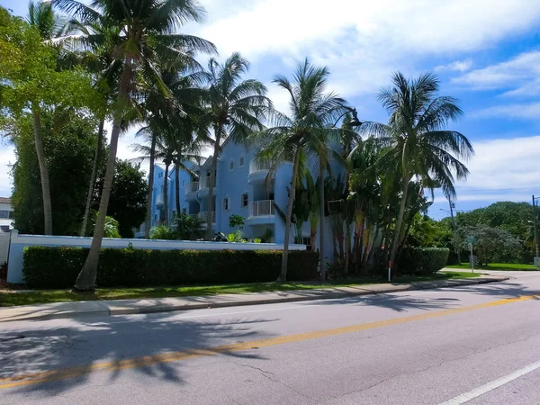 Fort Lauderdale Florida May 2022 Typical Apartment Buildings Road Foreground — Stockfoto