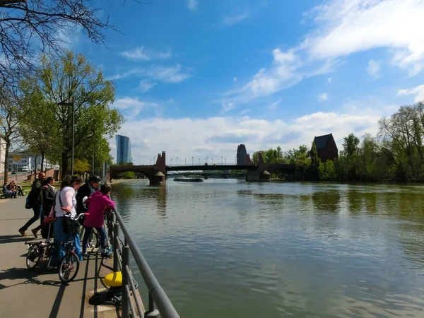 Frankfurt Main Almanya Nisan 2022 Frankfurt Kentsel Alanındaki Main River — Stok fotoğraf